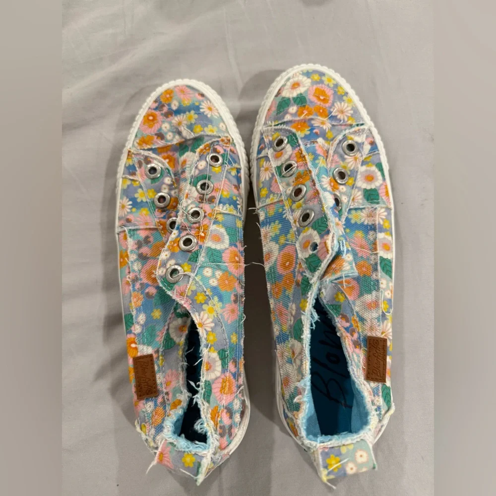 USED bundle of BLOWFISH sneakers and one pair Sperry’s… read description - Picture 6 of 15